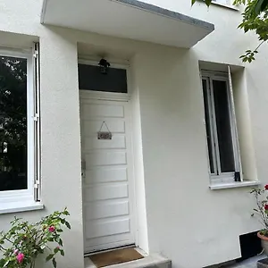Rez De Chaussee Avec Jardin A Metro Appartement Villejuif
